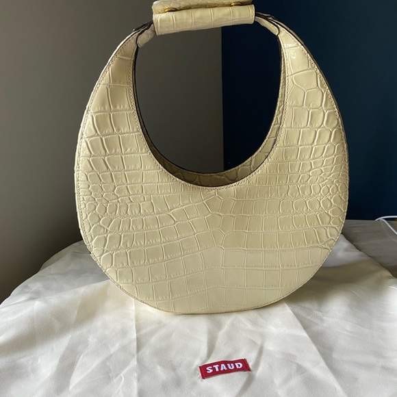 Staud moon bag in lovely cream colour . Ideal for all seasons . - Picture 2 of 4